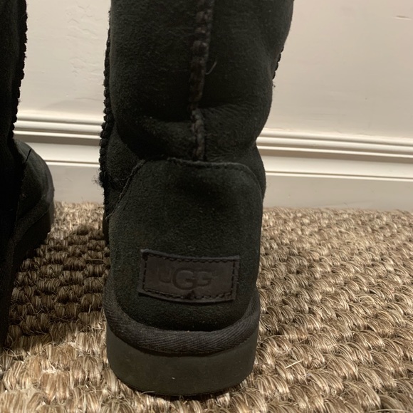 Ugg Classic Short Boot Black Size 7. - Picture 4 of 6